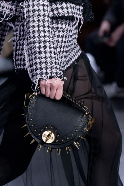 Look 49